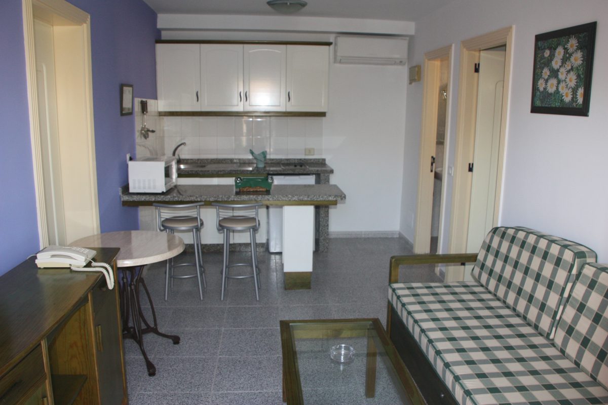 APARTAMENTOS KARINA
